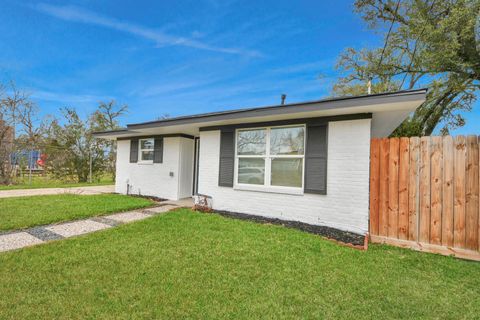 Photo of 5115 Clay Street, Houston, TX 77023 (MLS # 6845099)