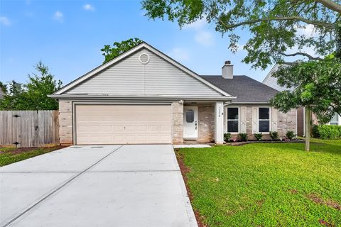 Photo of 3238 E Rangecrest Place, Sugar Land, TX 77479 (MLS # 32258236)