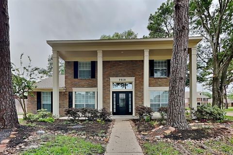 Photo of 7519 Sunlight Lane, Houston, TX 77095 (MLS # 31283008)