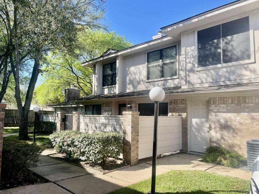 Photo of 2711 Grants Lake Boulevard #182, Sugar Land, TX 77479 (MLS # 32646147)
