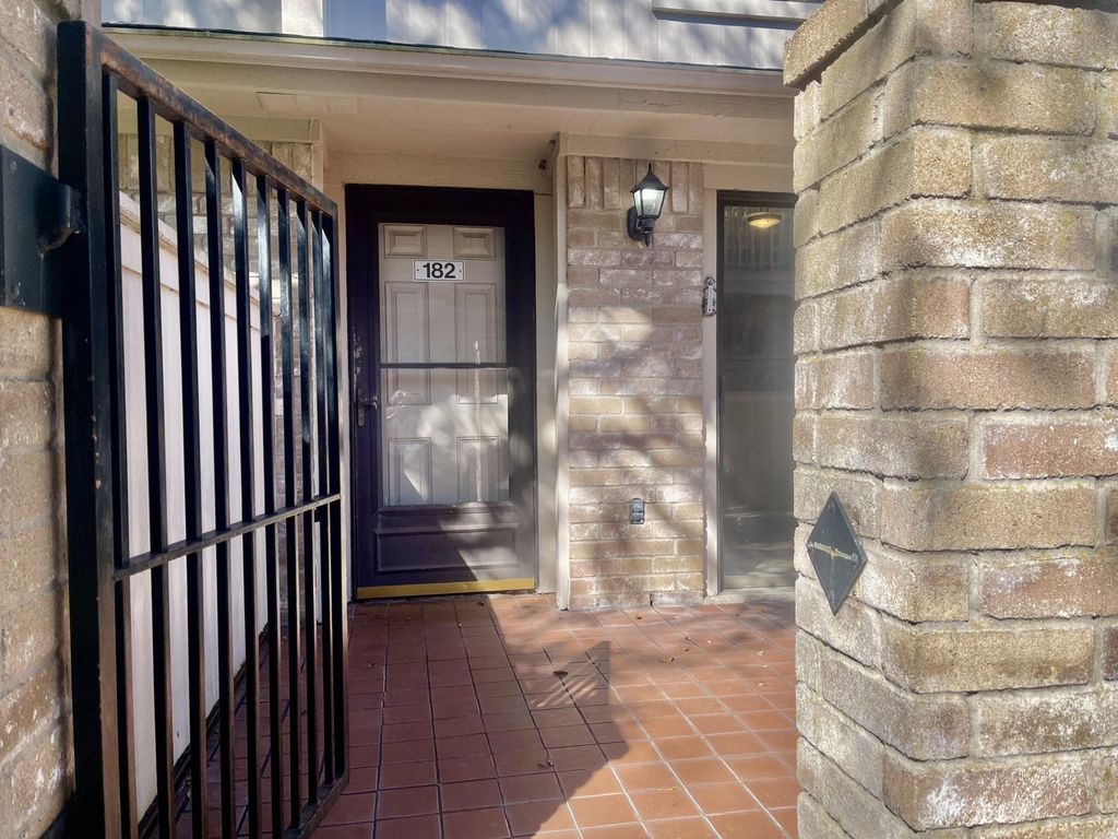 Photo of 2711 Grants Lake Boulevard #182, Sugar Land, TX 77479 (MLS # 32646147)