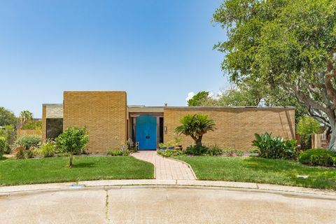 Photo of 47 Colony Park Circle, Galveston, TX 77551 (MLS # 11394267)