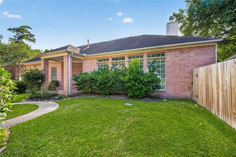 Photo of 3117 Cedar Knolls Drive, Houston, TX 77339 (MLS # 35351791)