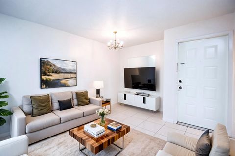 Photo of 2818 S Bartell Drive S #6, Houston, TX 77054 (MLS # 50272170) Photo of 2818 S Bartell Drive S #6, Houston, TX 77054 (MLS # 50272170)