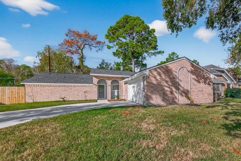 Photo of 7427 Willow Oak Drive, Baytown, TX 77521 (MLS # 61749556)