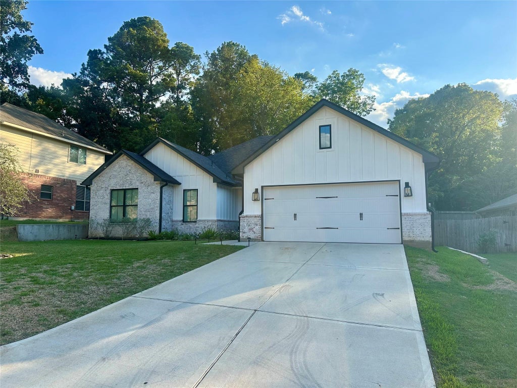 Photo of 13637 Hidden Valley Drive, Montgomery, TX 77356 (MLS # 9820804)
