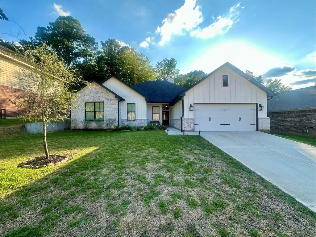 Photo of 13637 Hidden Valley Drive, Montgomery, TX 77356 (MLS # 9820804)