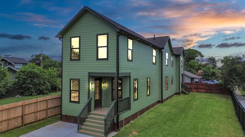 Photo of 4541 Walker St St, Houston, TX 77023 (MLS # 4464820)