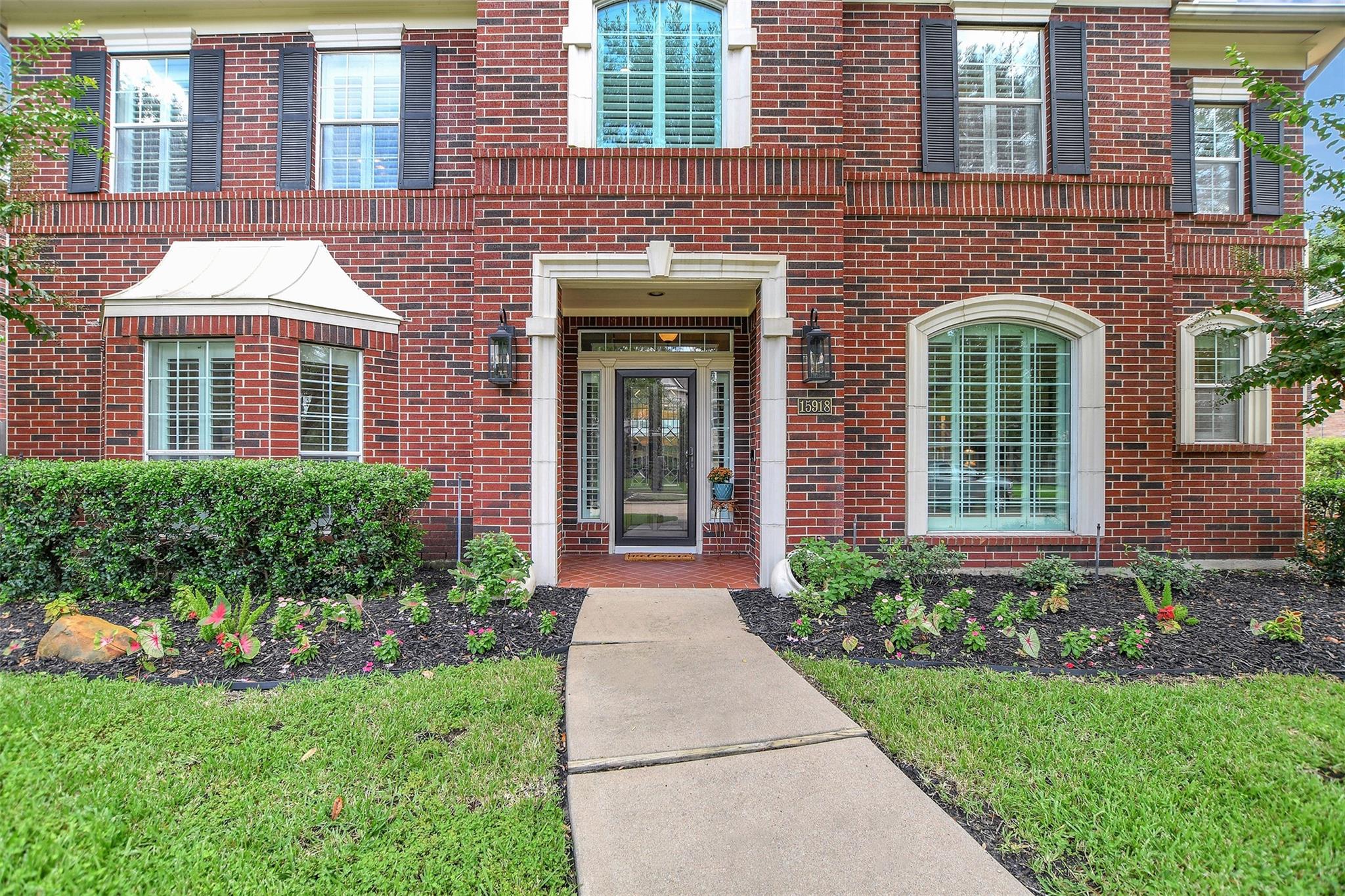 15918 Lake Loop Drive