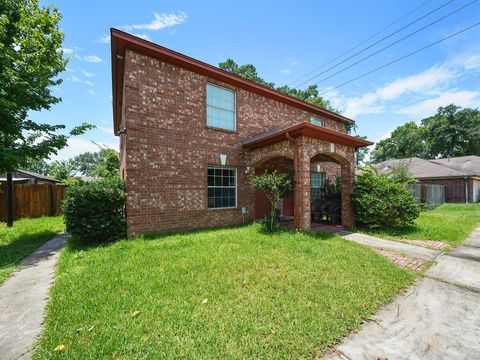 Photo of 24023 Strong Pine Drive, Houston, TX 77336 (MLS # 23085398)