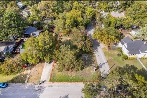 Photo of 1001 W Avenue F, Garland, TX 75040 (MLS # 81420632)