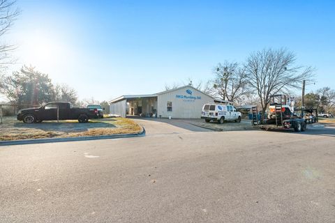 Photo of 217 W Hill St, Navasota, TX 77868 (MLS # 8738851)