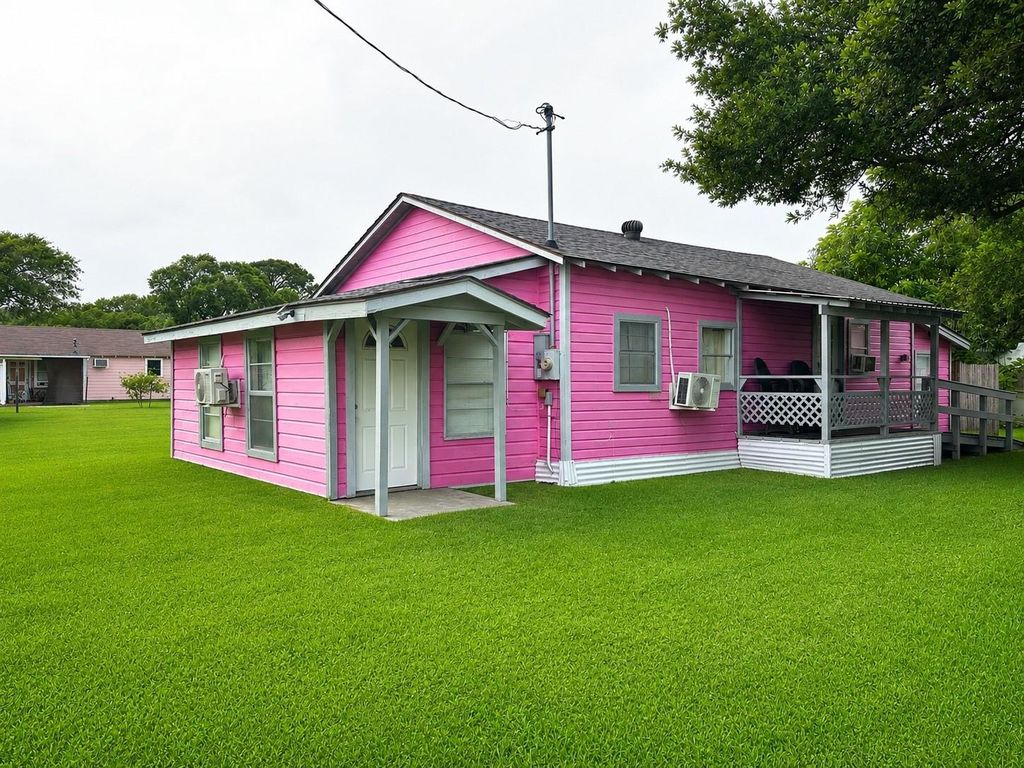 Photo of 203 Mcneir Street, Anahuac, TX 77514 (MLS # 52351418)