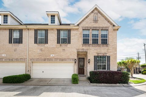 Photo of 7827 Shady Villa Cove, Houston, TX 77055 (MLS # 9016049)