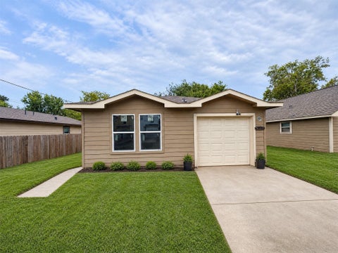 Photo of 423 N Carolina Street, Houston, TX 77029 (MLS # 21221780)