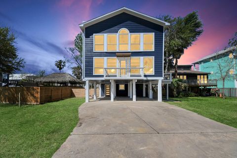 Photo of 300 Narcissus Road, Clear Lake Shores, TX 77565 (MLS # 3923647)