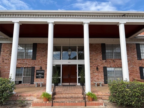 Photo of 2824 Briarhurst Drive #9, Houston, TX 77057 (MLS # 39266904)