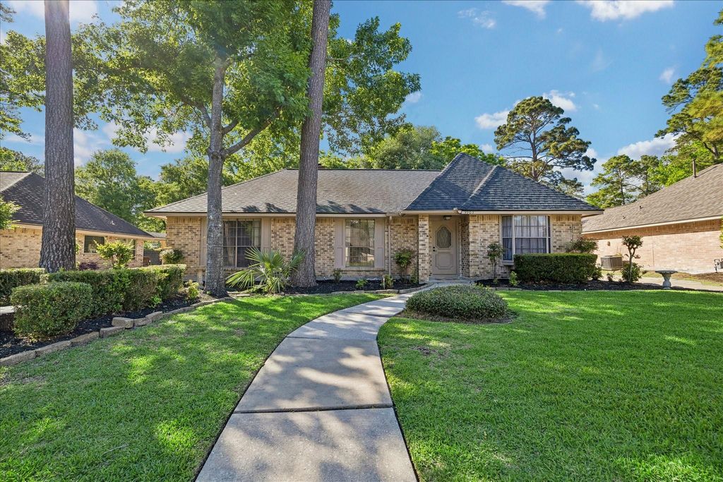 Photo of 3903 Valley Haven Drive, Houston, TX 77339 (MLS # 95544058)