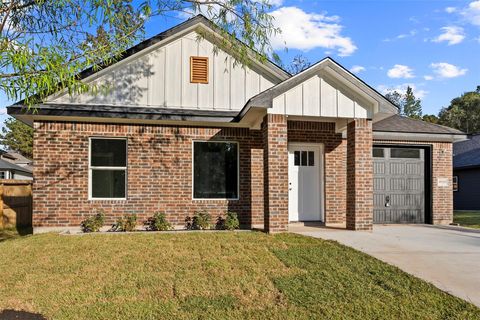 Photo of 15123 Arrowhead Loop E Loop, Willis, TX 77378 (MLS # 96247248)