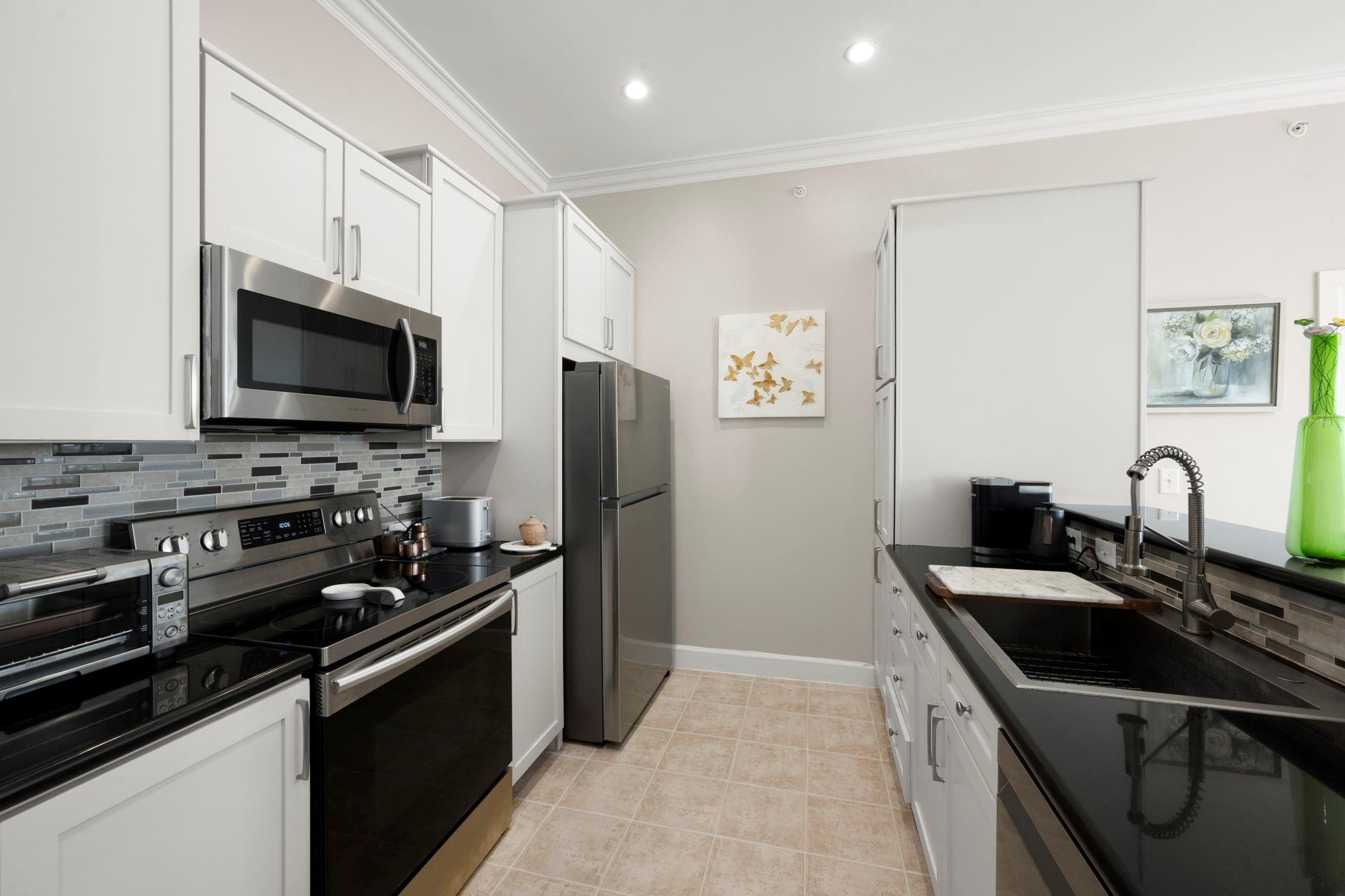 1900 Genesee Street 302
