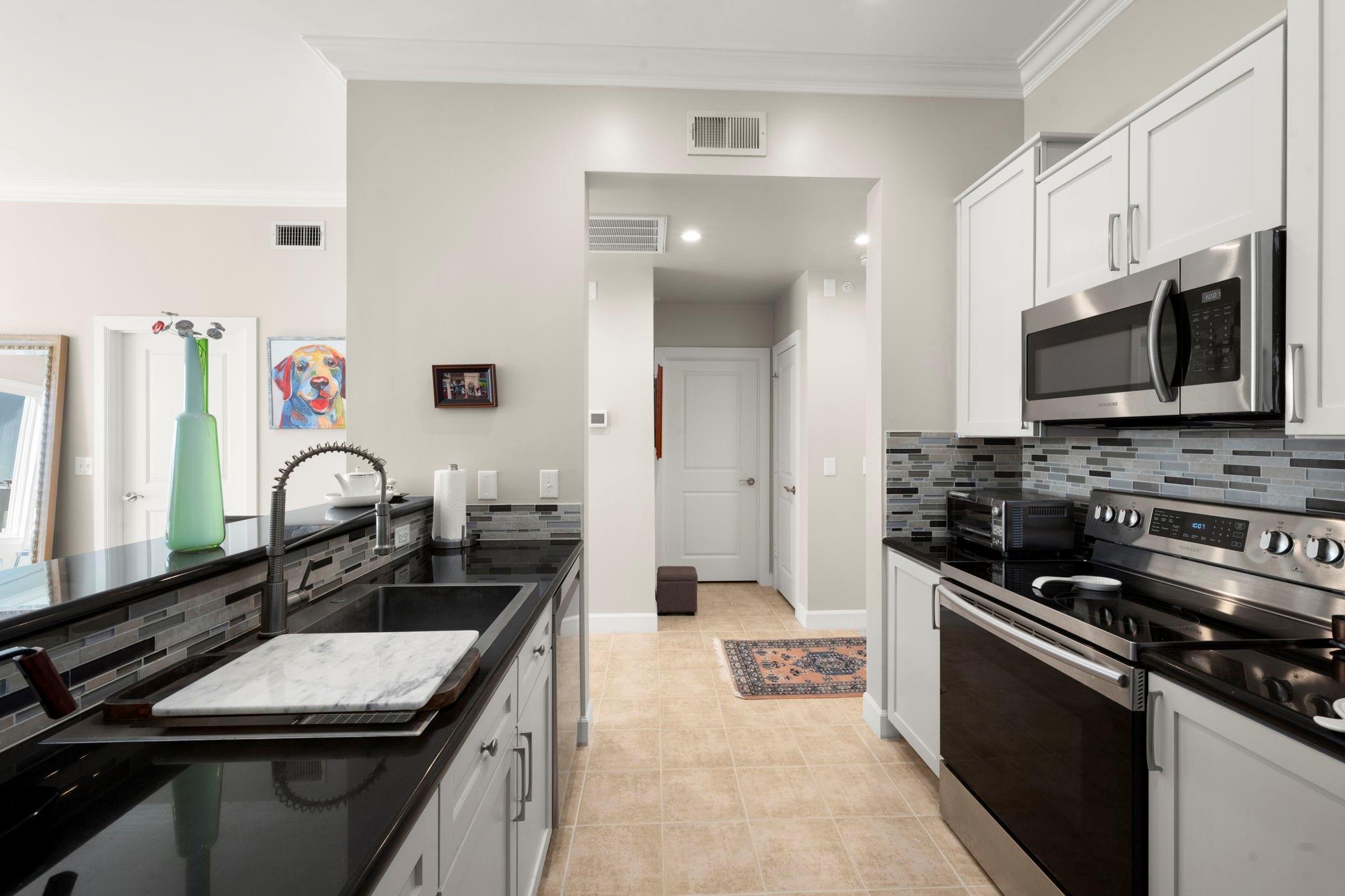 1900 Genesee Street 302