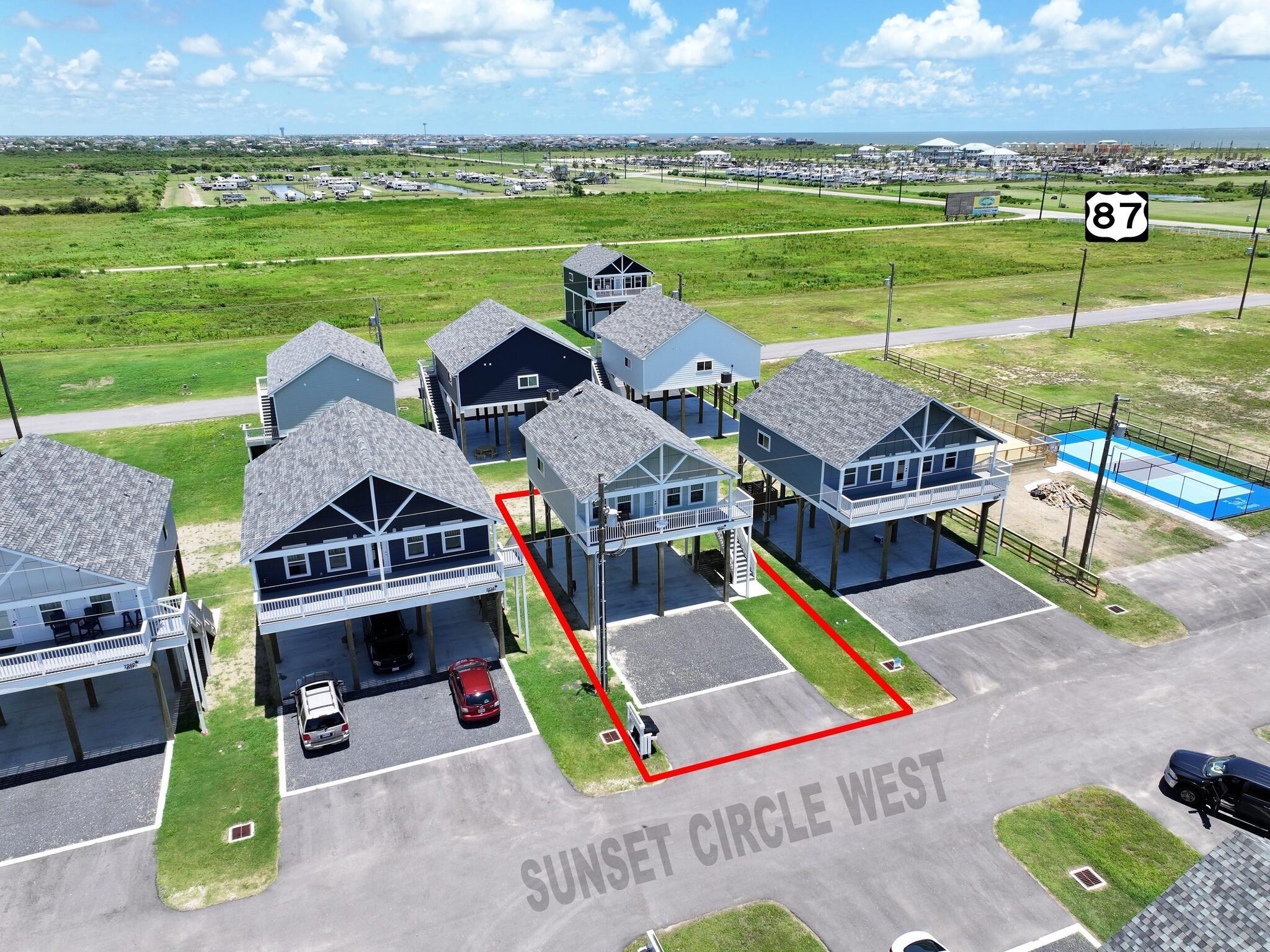 1032 Sunset Circle W