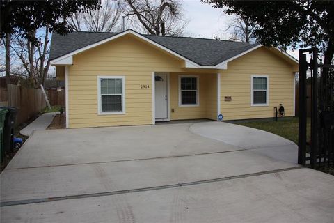 Photo of 2914 Staples Street, Houston, TX 77026 (MLS # 77625047) Photo of 2914 Staples Street, Houston, TX 77026 (MLS # 77625047)