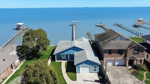 Photo of 3723 Bayshore Drive, Bacliff, TX 77518 (MLS # 17248918)