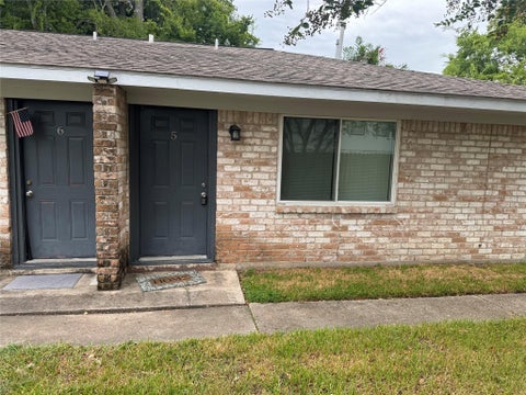 Photo of 604 Wilson Road #5, Humble, TX 77338 (MLS # 45212056)