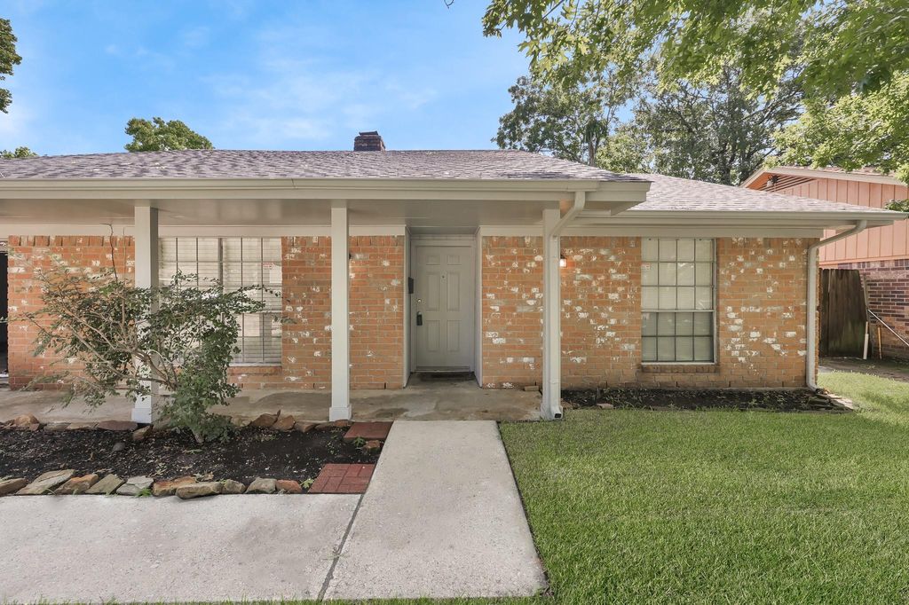 Photo of 29610 Loddington Street, Spring, TX 77386 (MLS # 62611168)