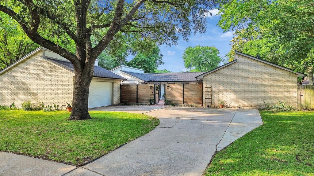 Photo of 12906 Aste Lane, Houston, TX 77065 (MLS # 30666301)