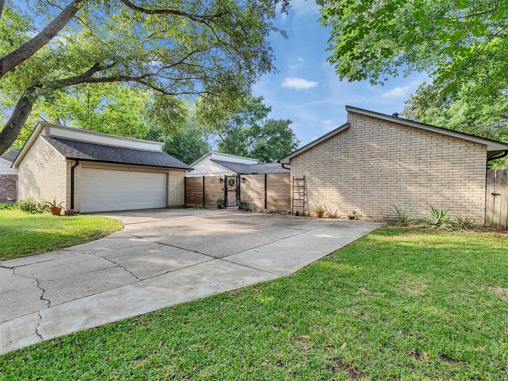 Photo of 12906 Aste Lane, Houston, TX 77065 (MLS # 30666301)