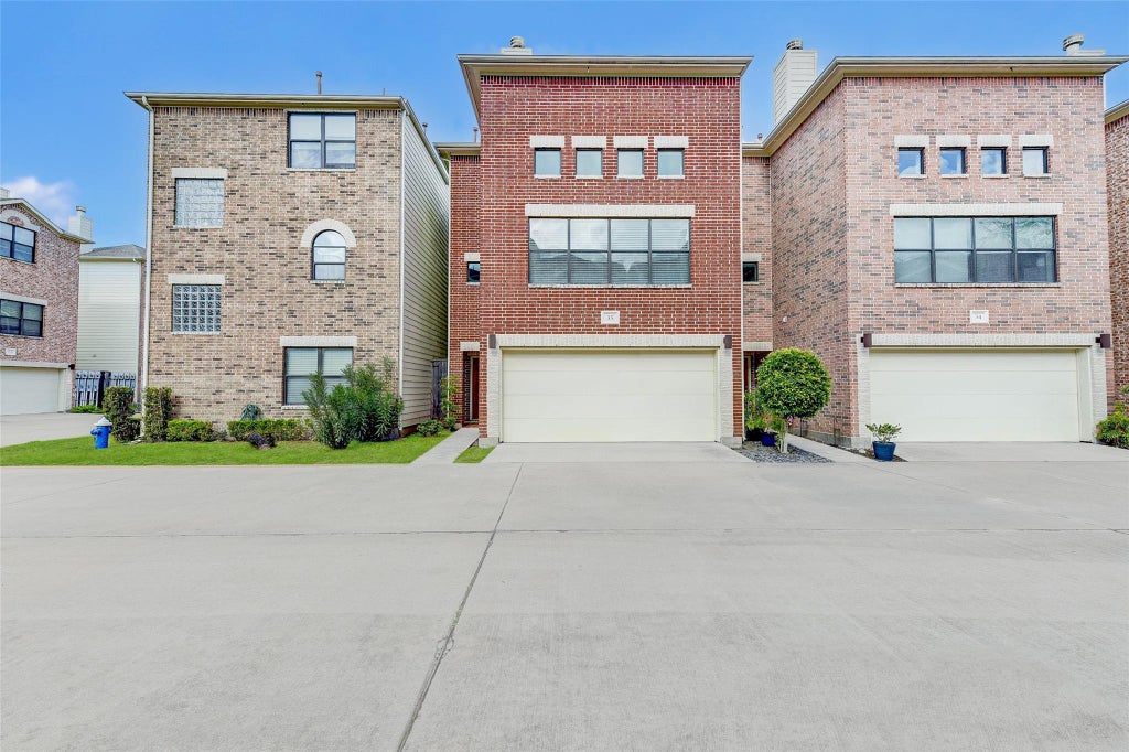 Photo of 650 Westcross Street #35, Houston, TX 77018 (MLS # 76990255)