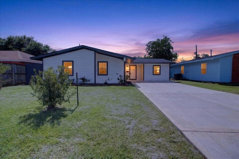 Photo of 2114 Linden Creek Lane, Houston, TX 77017 (MLS # 54226483)