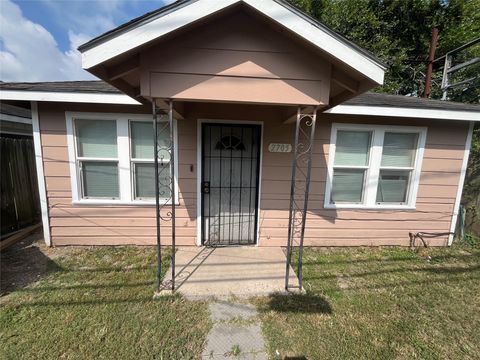 Photo of 2705 Brewster Street, Houston, TX 77026 (MLS # 61912487) Photo of 2705 Brewster Street, Houston, TX 77026 (MLS # 61912487)