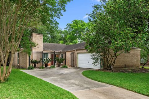 Photo of 2103 Cherry Bend Drive, Houston, TX 77077 (MLS # 44393366)