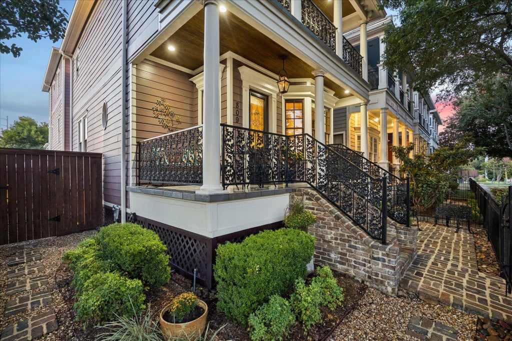 Photo of 809 W 9th Street, Houston, TX 77007 (MLS # 12540394)