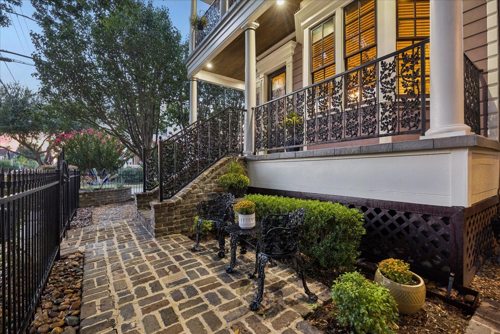 Photo of 809 W 9th Street, Houston, TX 77007 (MLS # 12540394)