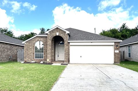 Photo of 8603 W Highlands Crossing, Highlands, TX 77562 (MLS # 67741239)