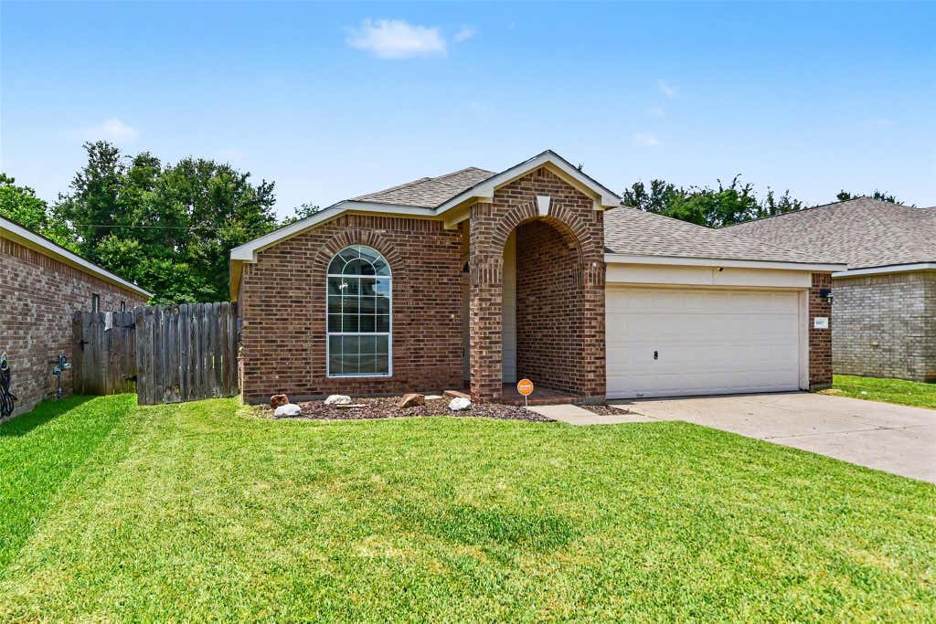 Photo of 8603 W Highlands Crossing, Highlands, TX 77562 (MLS # 67741239)