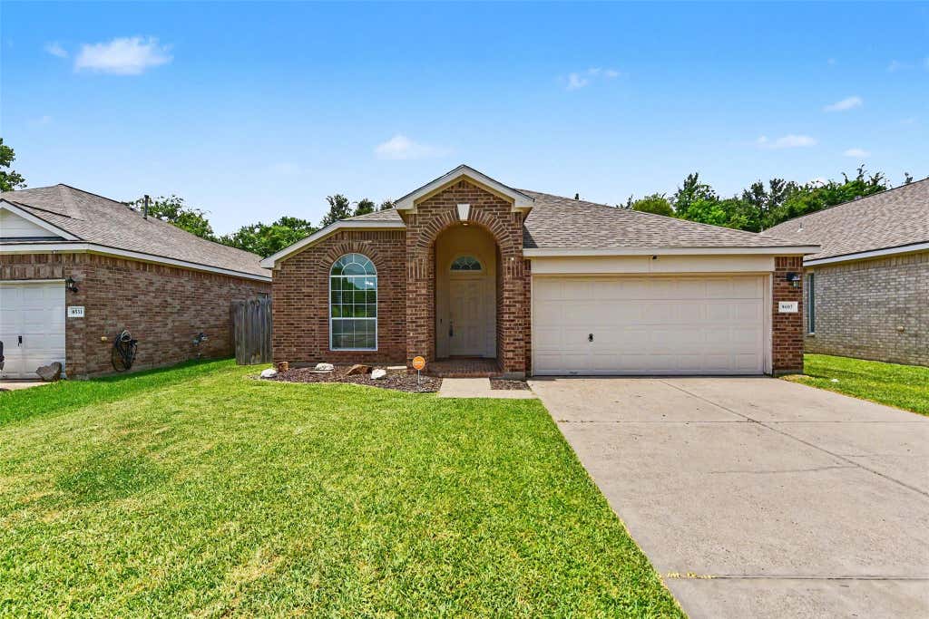 Photo of 8603 W Highlands Crossing, Highlands, TX 77562 (MLS # 67741239)
