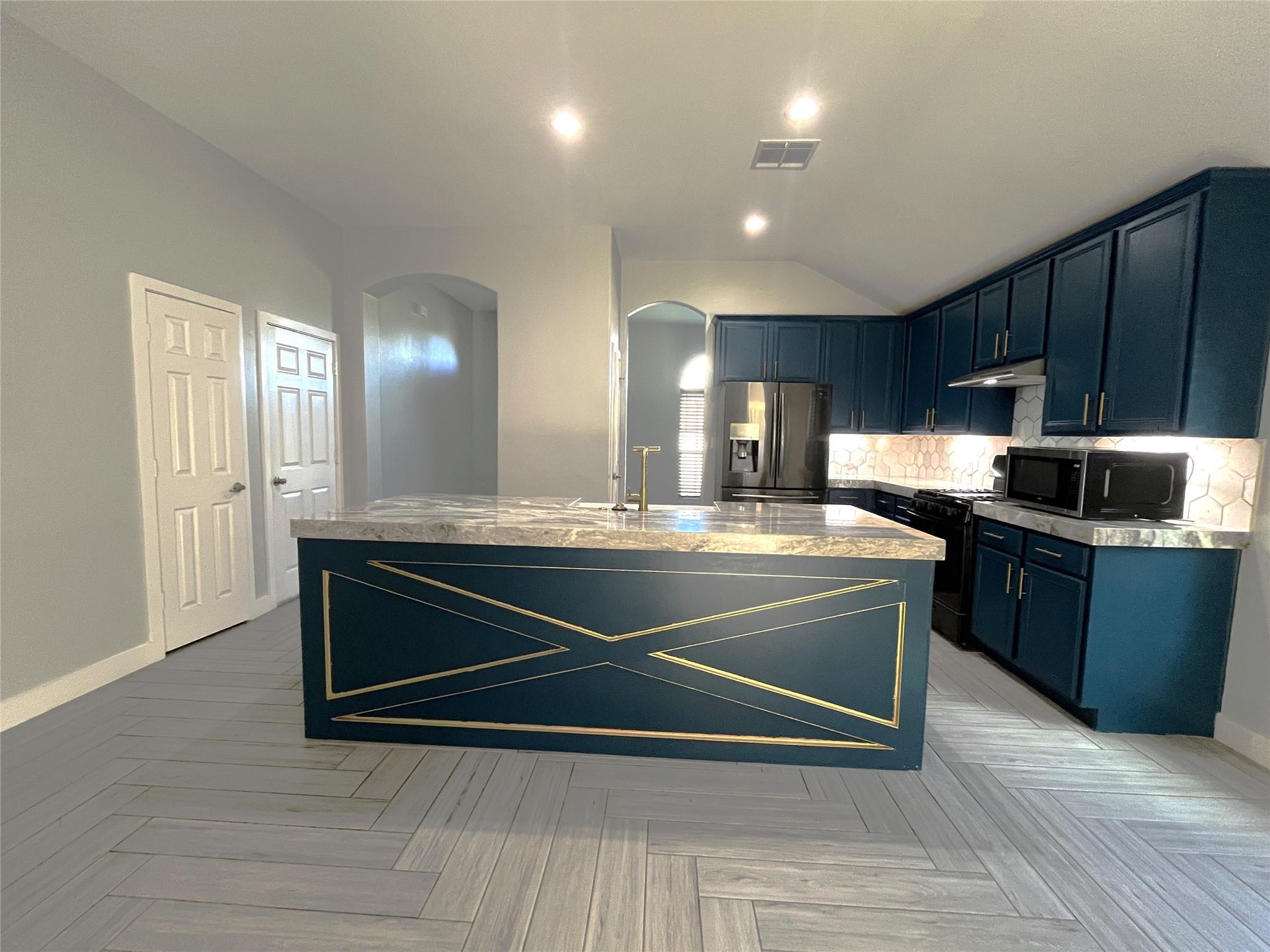 8603 W Highlands Crossing