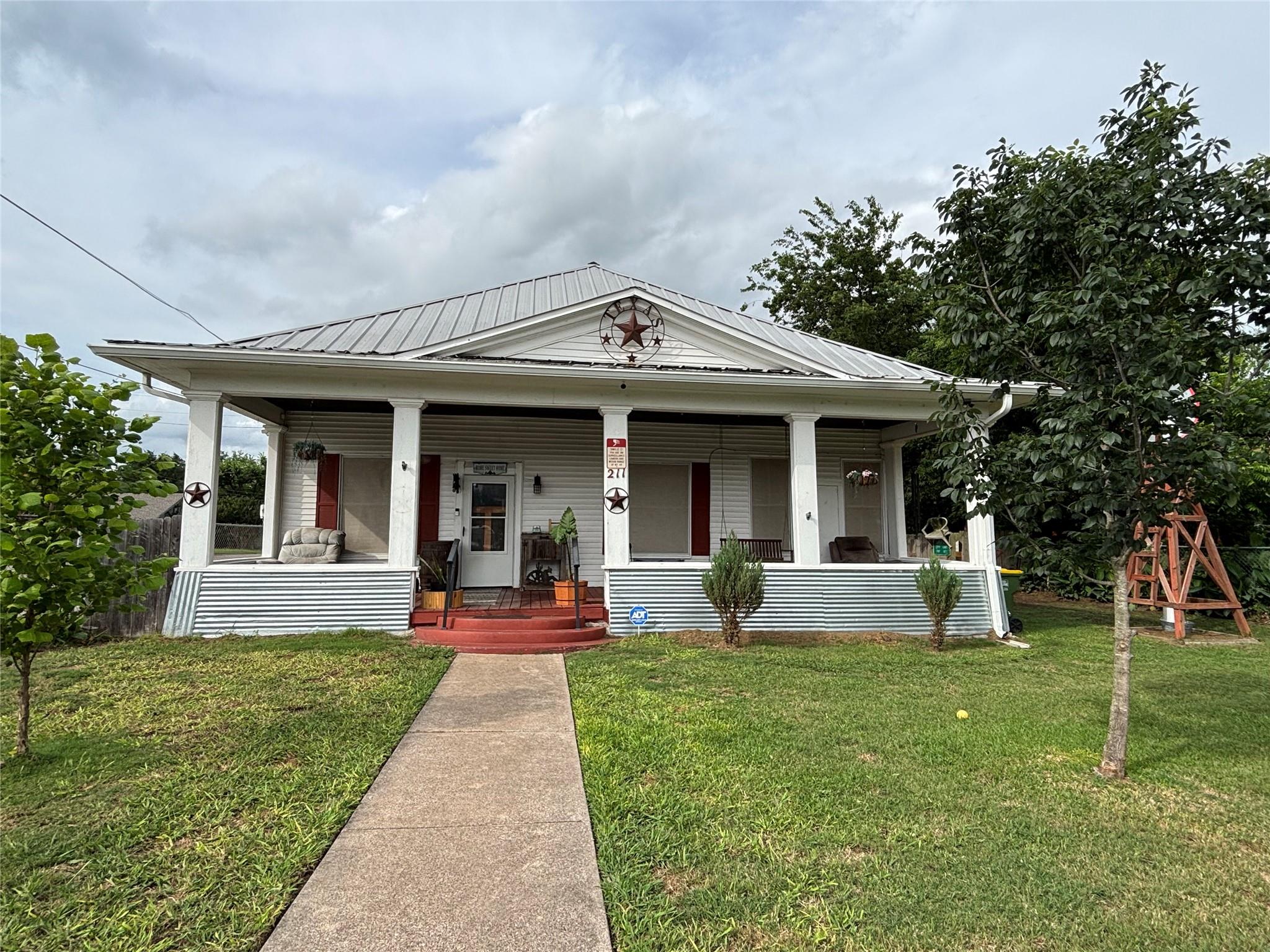 211 W Sabine Street