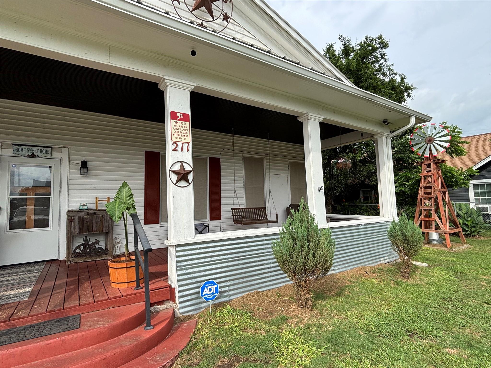 211 W Sabine Street