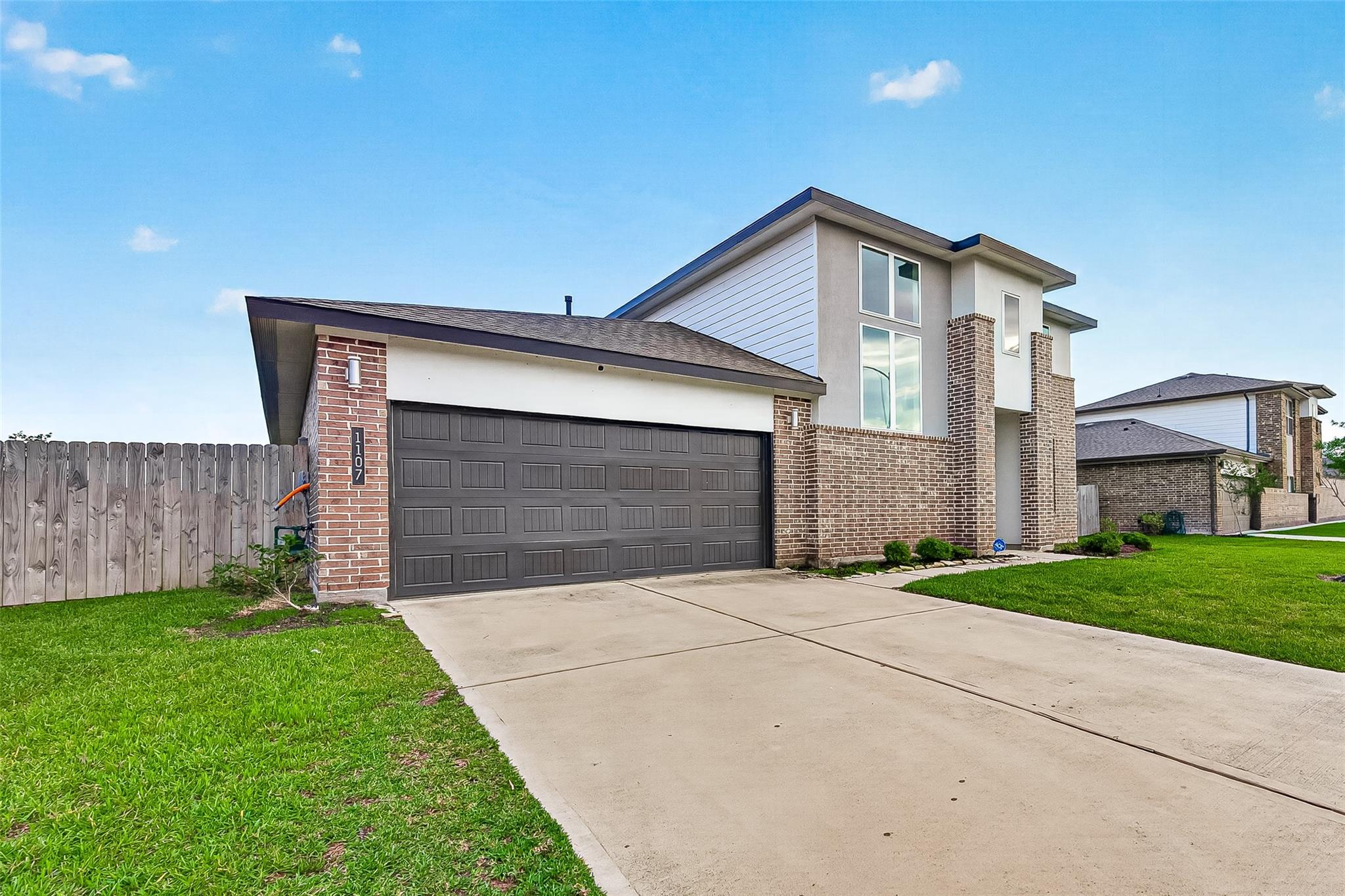 1107 Lakes Edge Lane