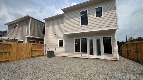 Photo of 1103 Western Edge Drive, Houston, TX 77008 (MLS # 40632950)