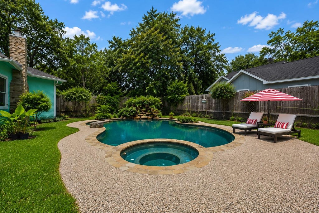 Photo of 302 11th Avenue N, Texas City, TX 77590 (MLS # 77158051)