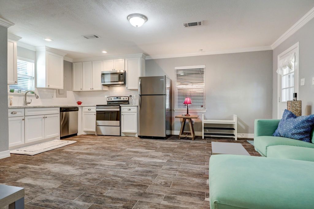 Photo of 7206 Bayou Woods Dr Drive, Houston, TX 77088 (MLS # 12510372)