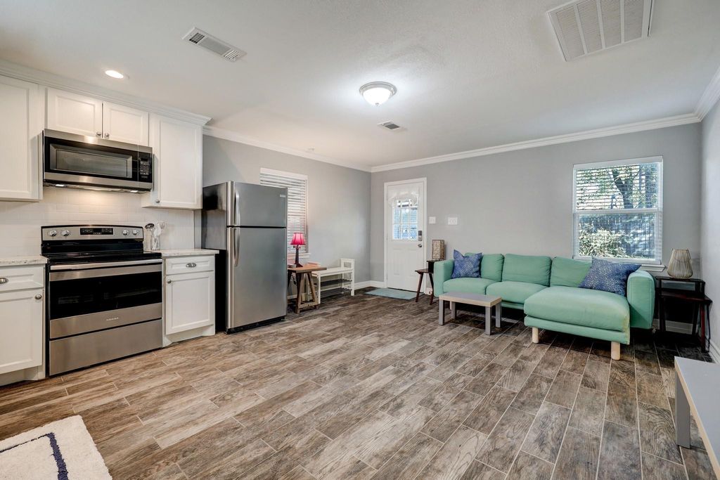 Photo of 7206 Bayou Woods Dr Drive, Houston, TX 77088 (MLS # 12510372)