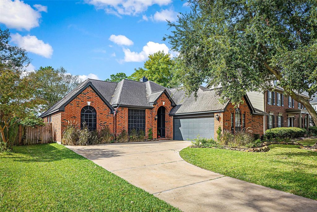 Photo of 15419 Redbud Leaf Lane Ln, Cypress, TX 77433 (MLS # 34244968)